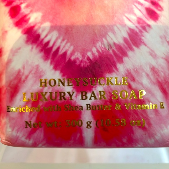 NWT Mia & Co Valentine 💘 Honeysuckle Luxury Bar Soap Shea Butter Large 10.58 Oz - Picture 6 of 13
